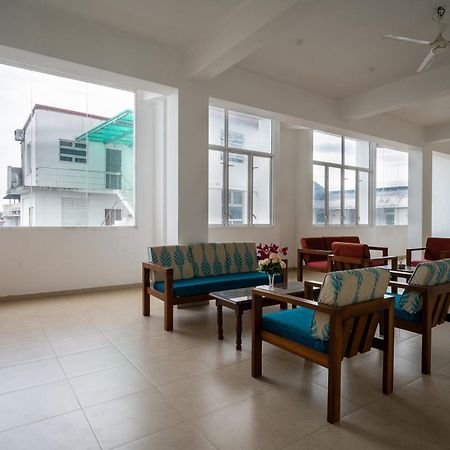 Hotel Oviya Vavuniya Bagian luar foto