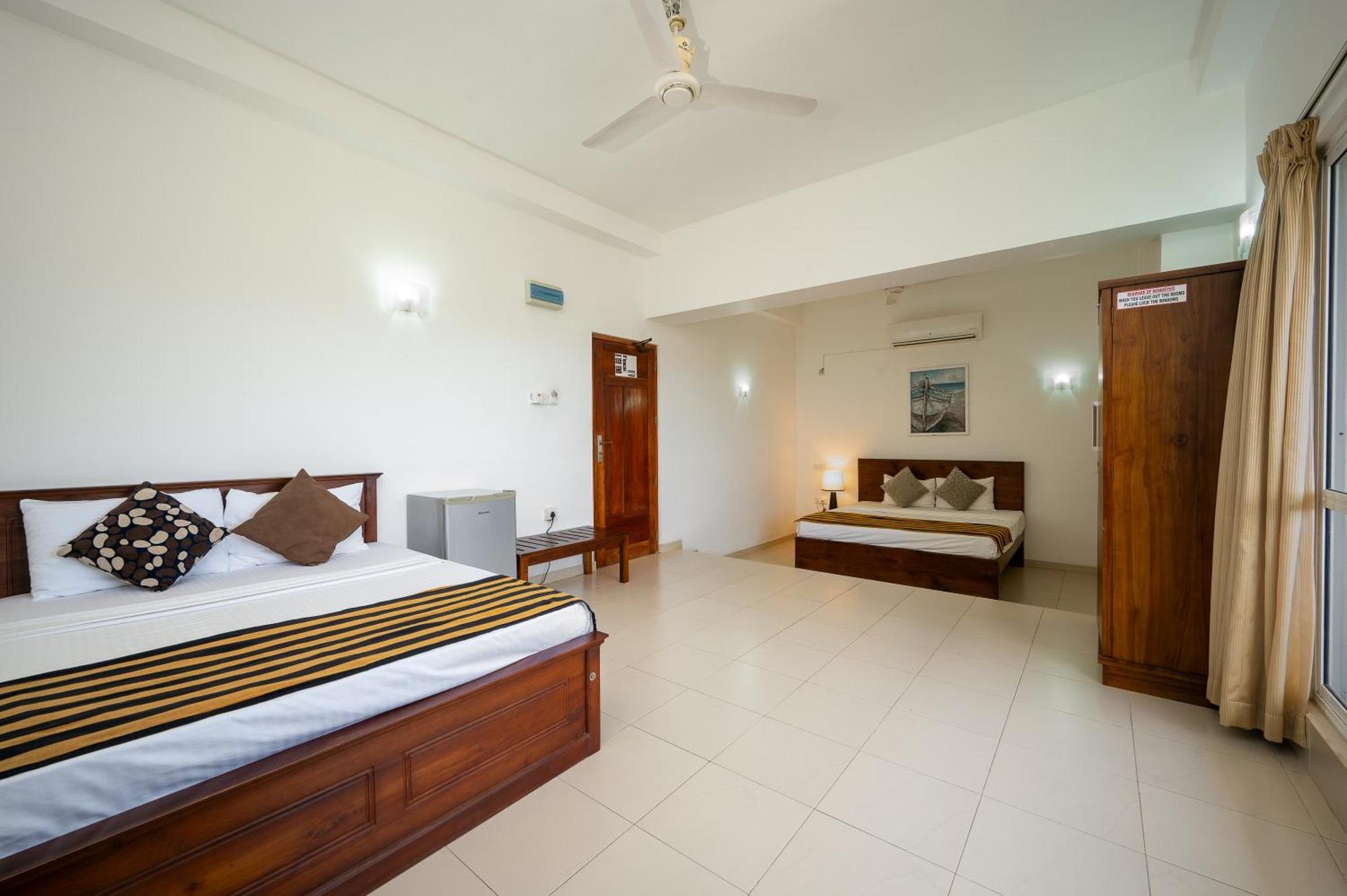 Hotel Oviya Vavuniya Bagian luar foto