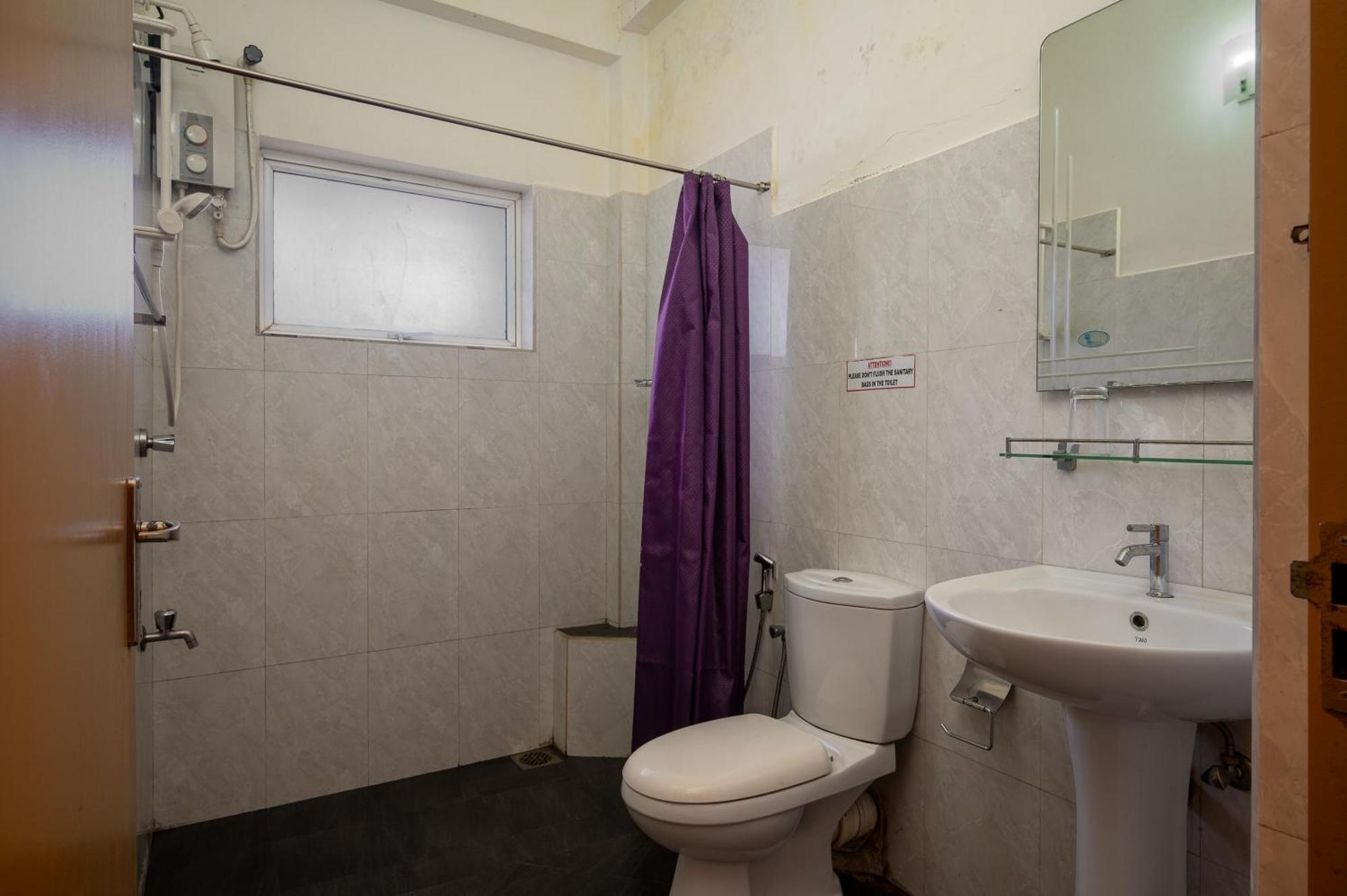 Hotel Oviya Vavuniya Bagian luar foto