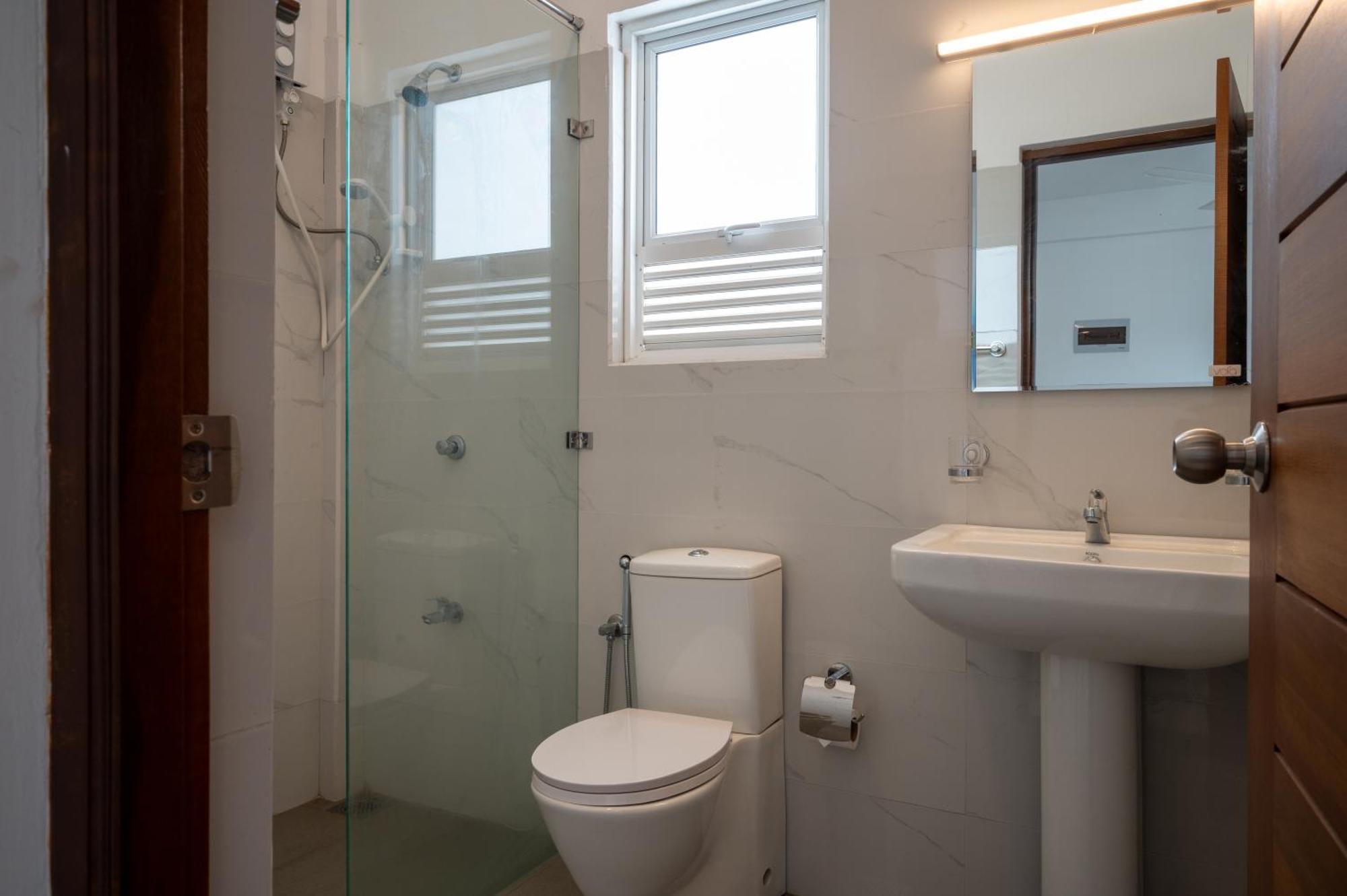 Hotel Oviya Vavuniya Bagian luar foto