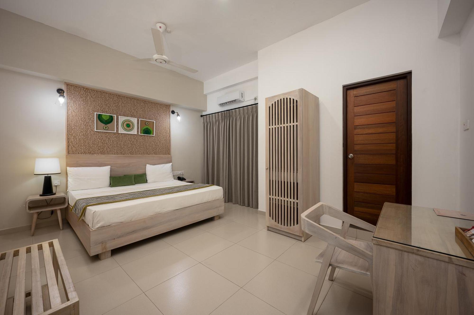 Hotel Oviya Vavuniya Bagian luar foto
