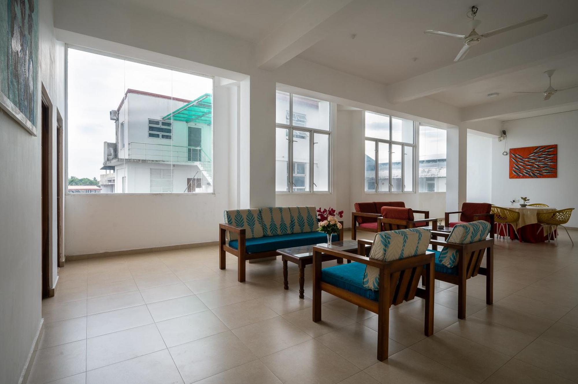 Hotel Oviya Vavuniya Bagian luar foto