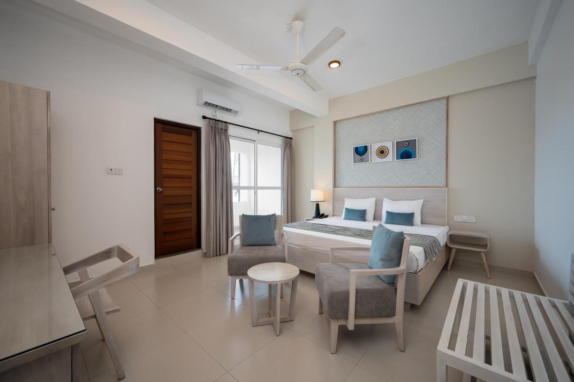 Hotel Oviya Vavuniya Bagian luar foto
