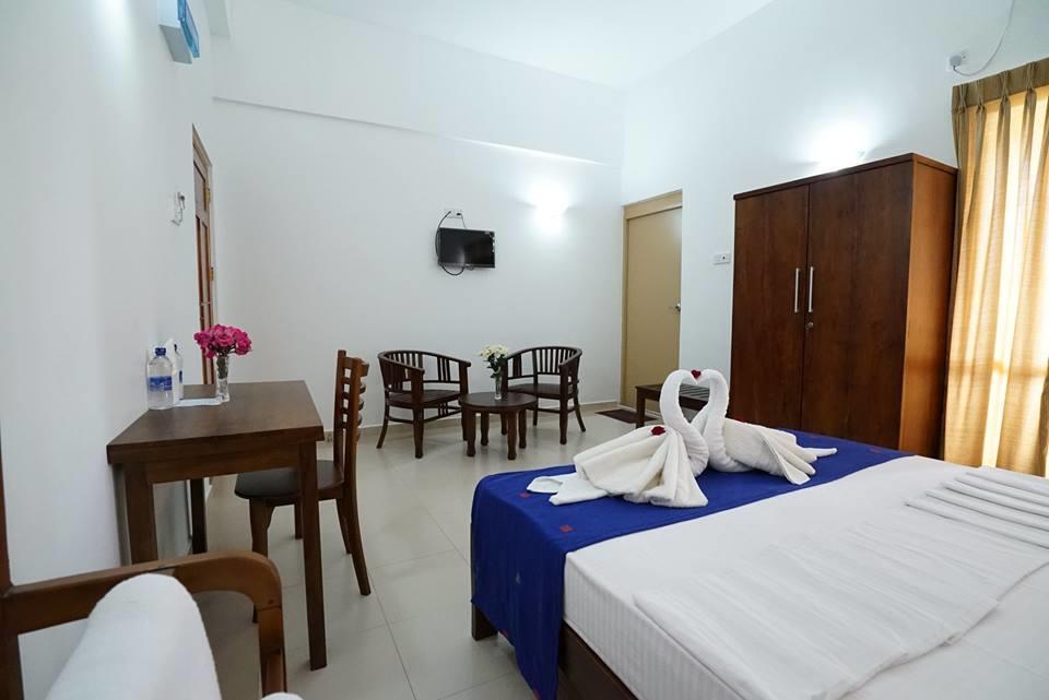 Hotel Oviya Vavuniya Bagian luar foto