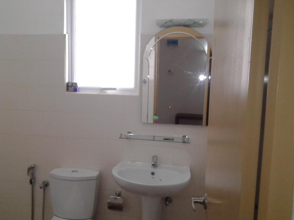 Hotel Oviya Vavuniya Bagian luar foto