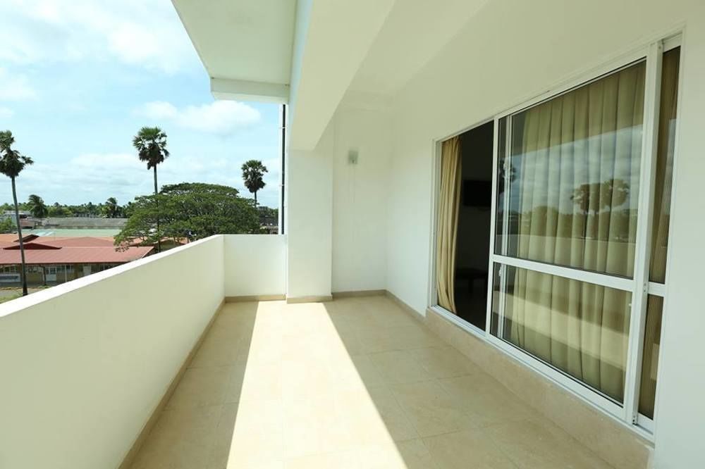 Hotel Oviya Vavuniya Bagian luar foto