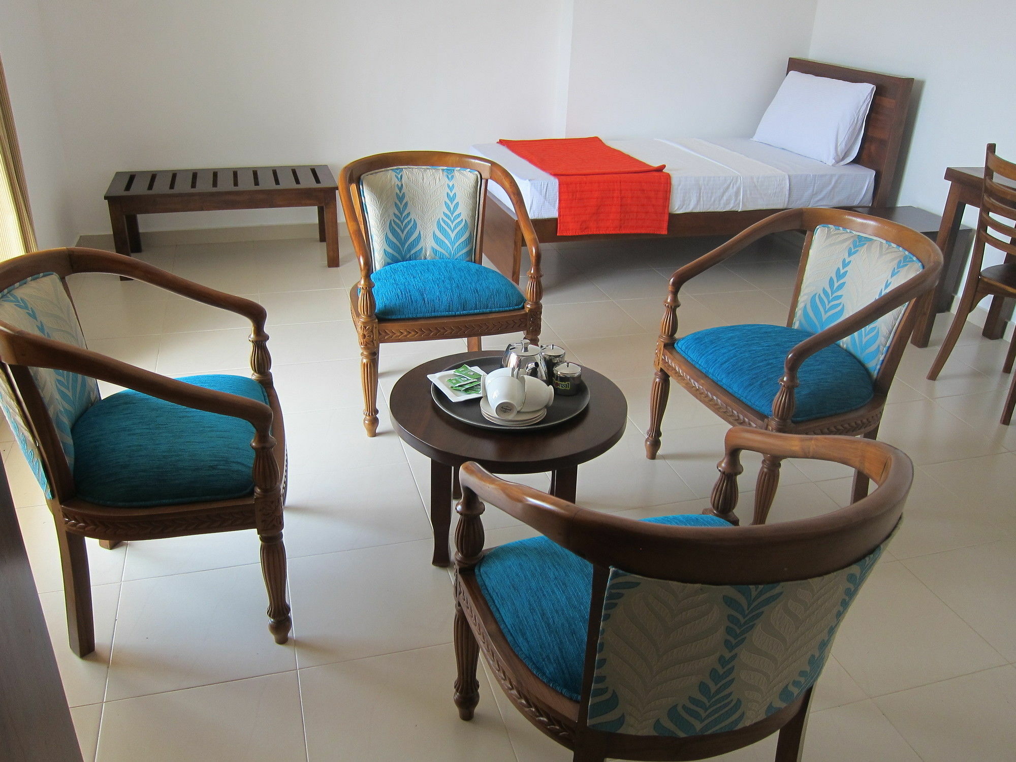 Hotel Oviya Vavuniya Bagian luar foto